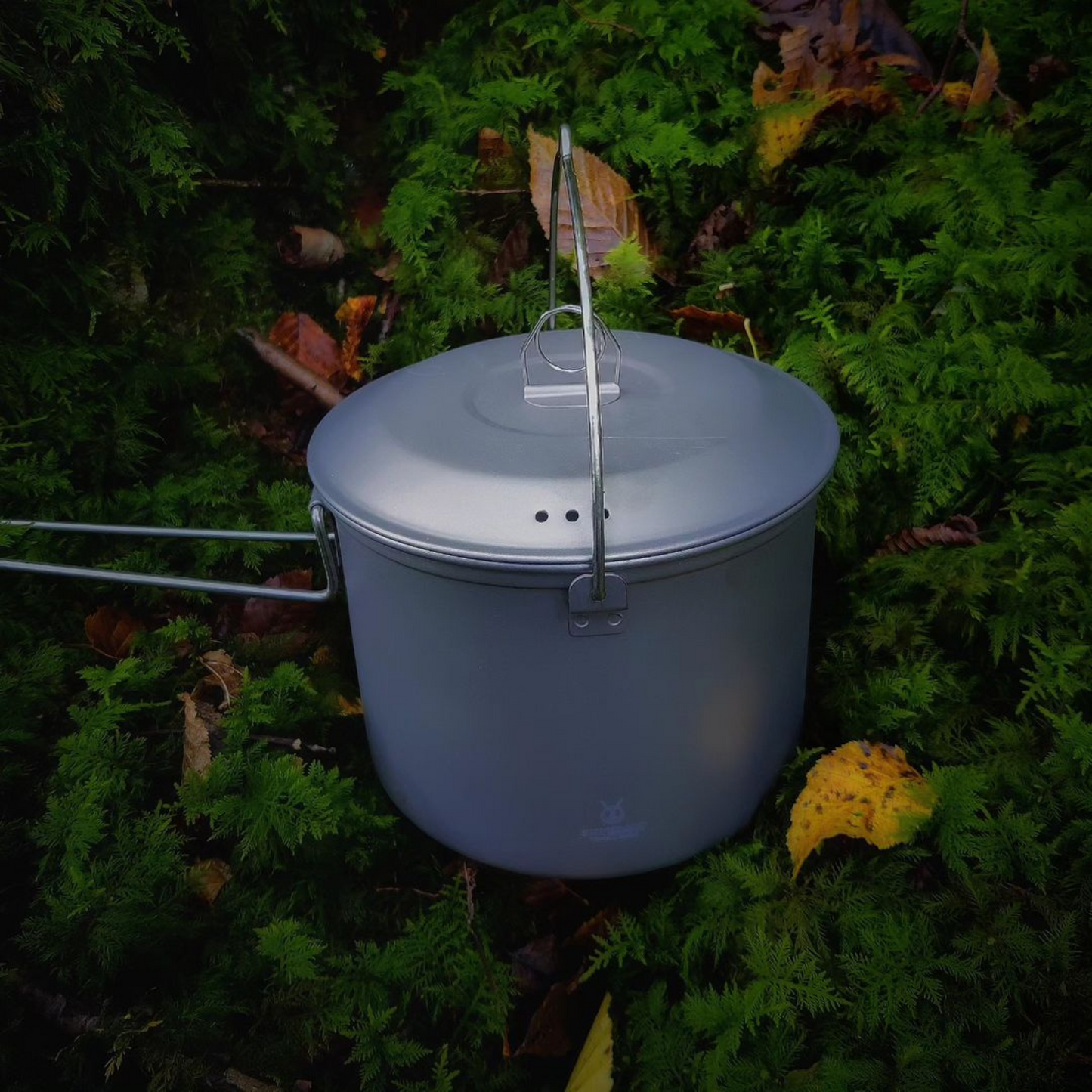 SilverAnt Large Titanium Camping Pot with Lid 2L/67.63 fl oz