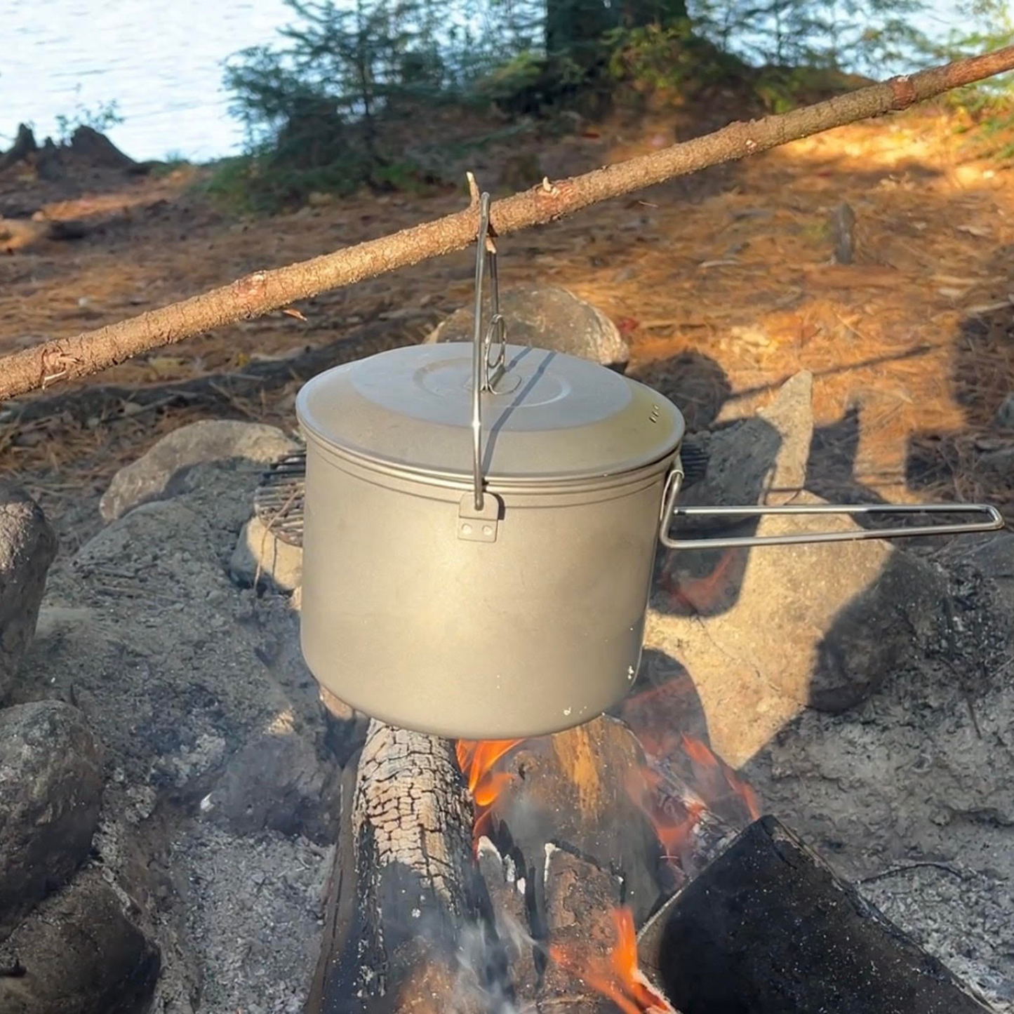 SilverAnt Large Titanium Camping Pot with Lid 2L/67.63 fl oz