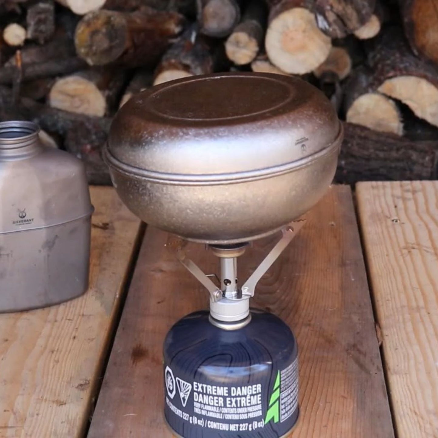 SilverAnt Titanium Camping Bowl 500ml/16.91 fl oz Crystallized Finish - in use image - cooking noodles with the 400ml plate on as the lid