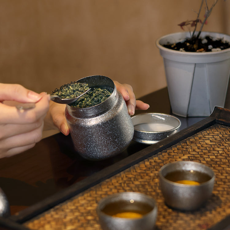 
                  
                    SilverAnt Ultralight Crystallized Watertight Titanium Container – 280ml / 9.47 fl oz
                  
                