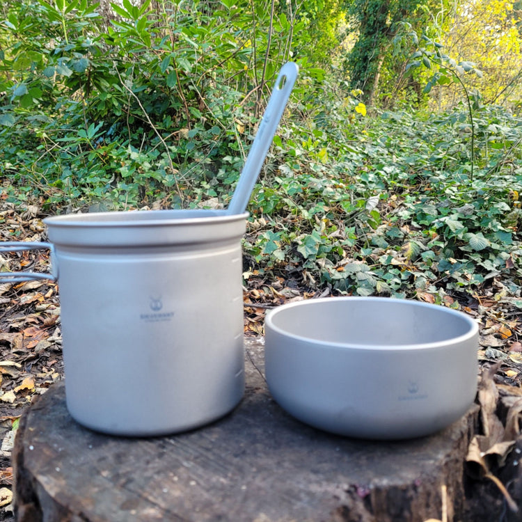 
                  
                    Titanium Backcountry Double-Wall Bowl 420ml/14.2fl oz - on the tree stump
                  
                