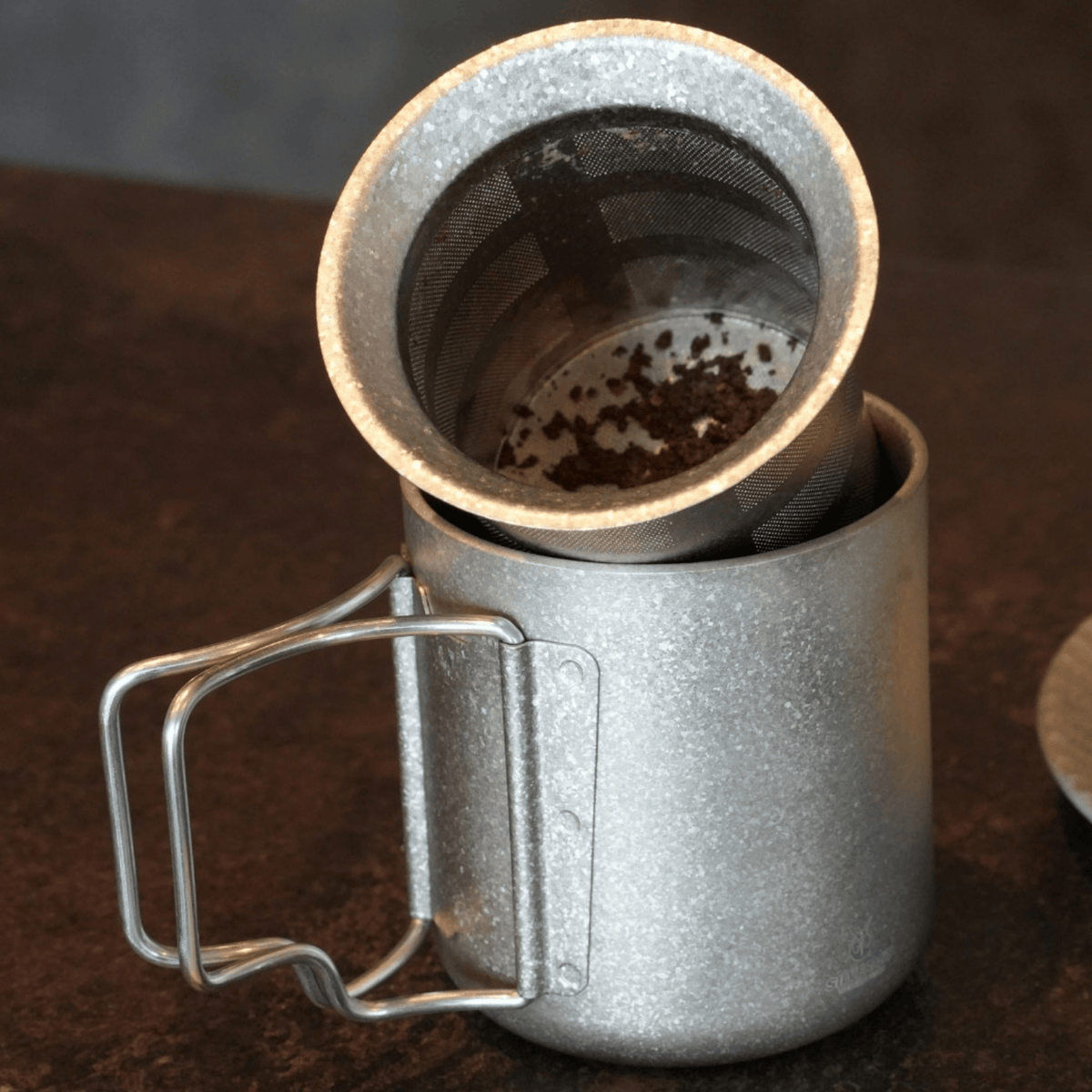 Crystallized Titanium Double-wall Mug with Lid 300ml/10.14 fl oz - Folding Handles