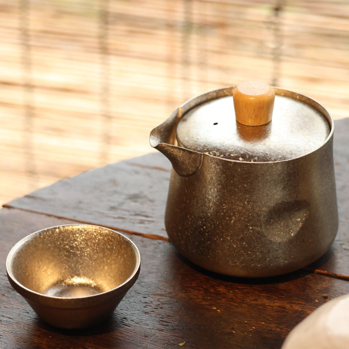 SilverAnt Crystallized Titanium Breeze Travel Teapot & Cups Set - actual product photo, real life setting, lifestyle shot