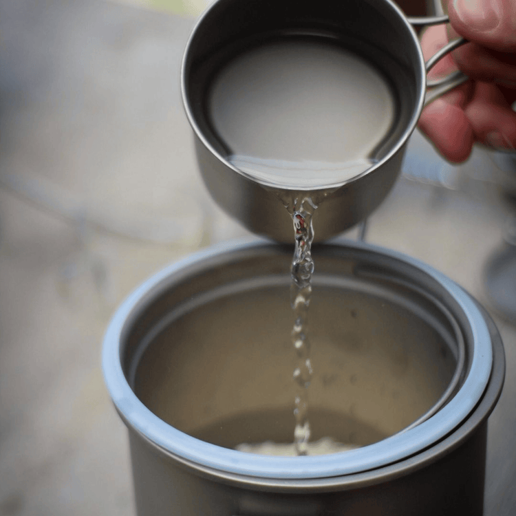 
                  
                    SilverAnt Outdoors Titanium Rice Cooker - In-Use (Pouring water)
                  
                