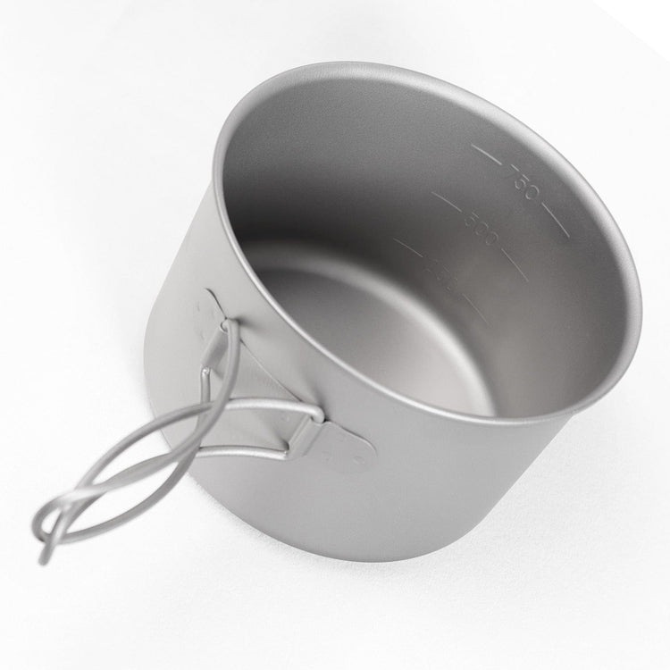 
                  
                    SilverAnt Ultralight 3-Piece Titanium Camping Cookware Set - Camping Pot 750ml/26.3 fl oz (Inside view, gradation marks, handle)
                  
                