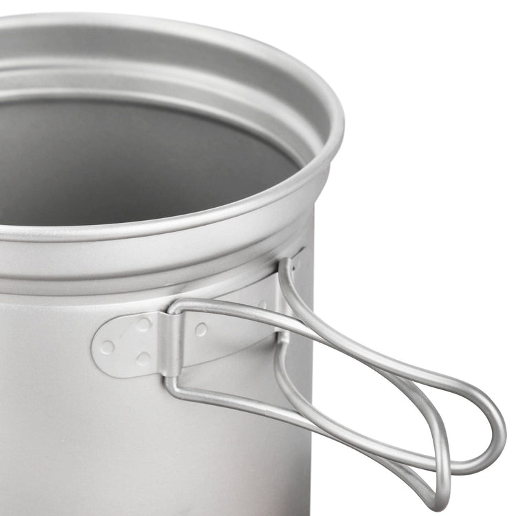 
                  
                    SilverAnt Ultralight 3-Piece Titanium Camping Cookware Set - Camping Pot 1000ml/35 fl oz (close up of foldable handle, sandblasted finish, rim, lip)
                  
                