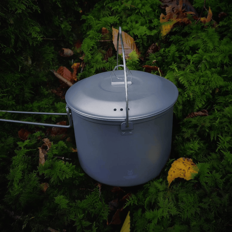 
                  
                    SilverAnt Ultralight Large Titanium Camping Pot with Lid & Bail Handle 2L/67.63 fl oz - In-Use (Outdoors setting, placed in grass, laid out)
                  
                