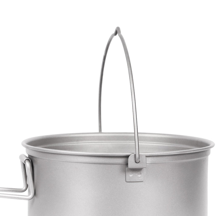
                  
                    SilverAnt Ultralight Large Titanium Camping Pot with Lid & Bail Handle 2L/67.63 fl oz - Close-up of handle, rim, sandblasted finish
                  
                
