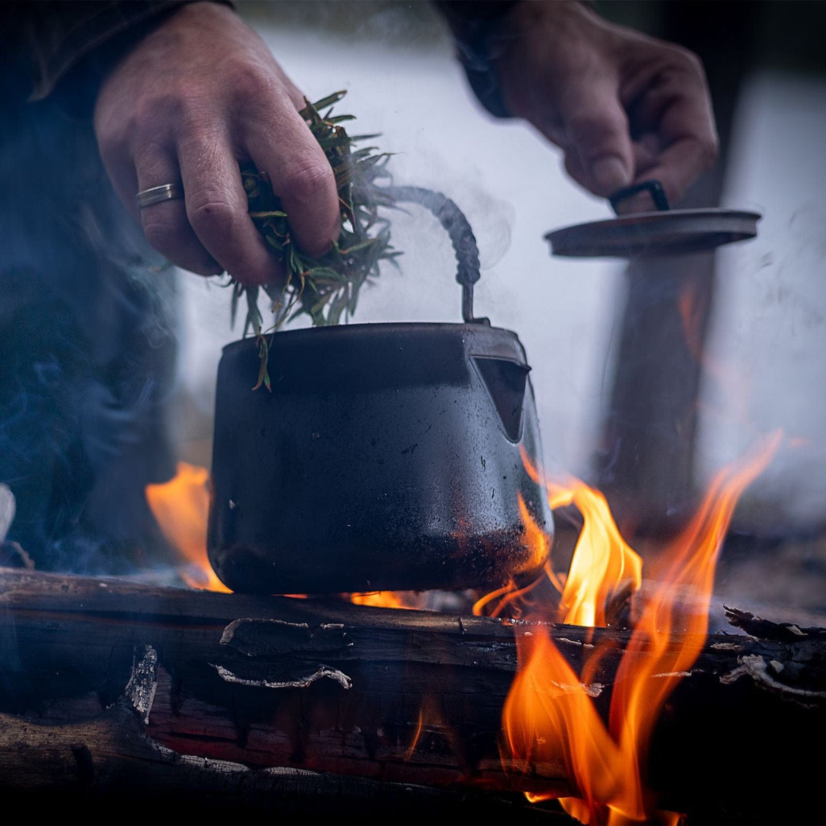 SilverAnt Ultralight Large Titanium Kettle 1400ml/49 fl oz - In-Use (Cooking on top of campfire)