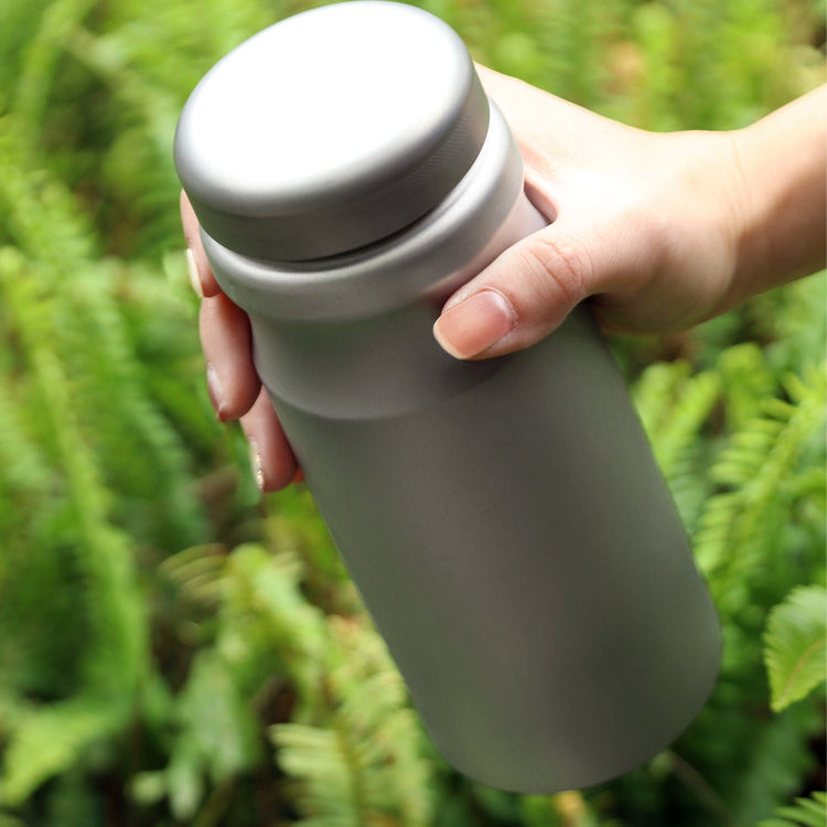 
                  
                    SilverAnt Ultralight Sports Edition Titanium Water Bottle 700ml - In-Use (on-hand, actual product photo, lifestyle shot)
                  
                
