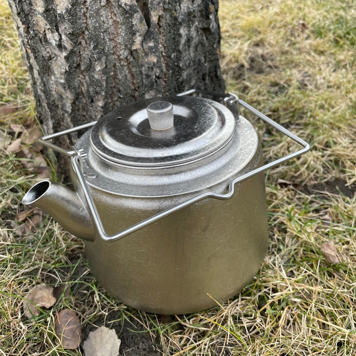 SilverAnt Ultralight Titanium Bushcraft Kettle Crystallized Finish 1500ml - In-Use (Beside a tree)