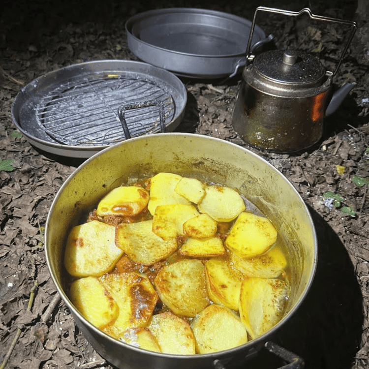 
                  
                    SilverAnt Ultralight Titanium Camping Plates -  900ml/30.43 fl oz & 1200ml/40.57 fl oz - In-Use (Plates in background)
                  
                