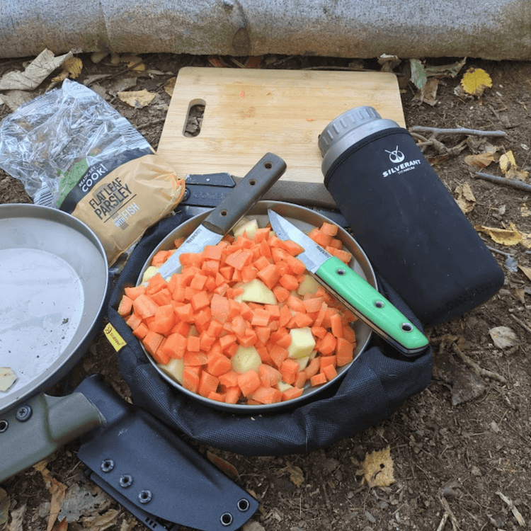 
                  
                    SilverAnt Ultralight Titanium Camping Plates -  900ml/30.43 fl oz & 1200ml/40.57 fl oz - In-Use (Chopped vegetables on plates)
                  
                