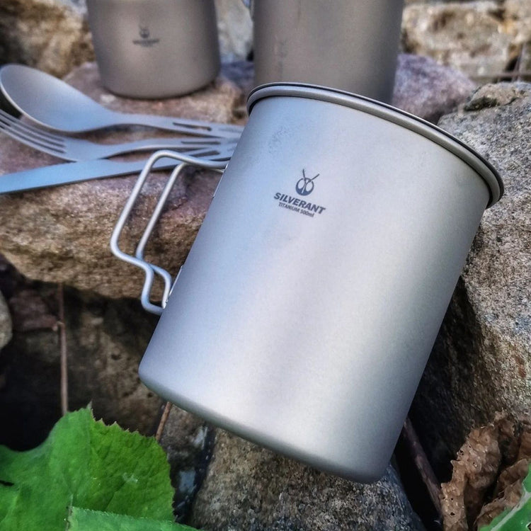 
                  
                    SilverAnt Ultralight Titanium Cup With Lid 4 Sizes - 500ml - Actual product photo, close-up, laid down on a rock, close-up of finish
                  
                