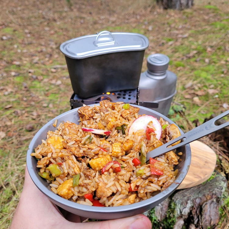 
                  
                    SilverAnt Ultralight Titanium Double-Wall Bowl 450ml/15.2fl oz - In-Use (with rice dish and SilverAnt titanium spork)
                  
                