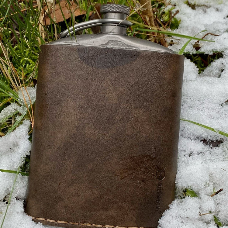 
                  
                    SilverAnt Ultralight Titanium Hip Flask With Funnel 220ml/7.74 fl oz PU Leather Sleeve (actual product photo, close-up of leather sleeve, real-life use)
                  
                