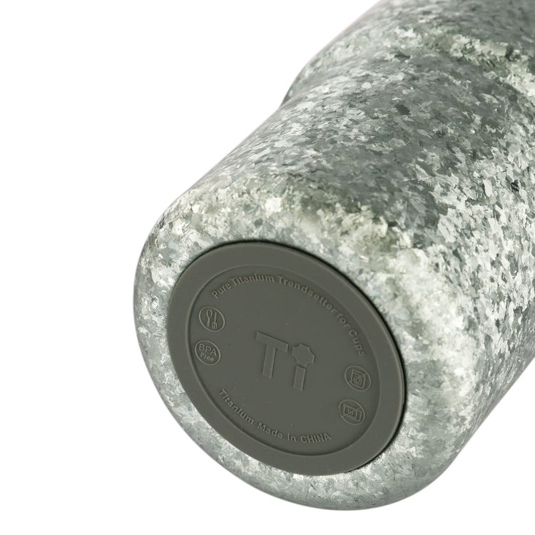 
                  
                    SilverAnt Crystallized Titanium Insulated Tumbler 880ml / 29.76 fl oz - Seafoam Green (bottom angle view, showing rubber grip)
                  
                