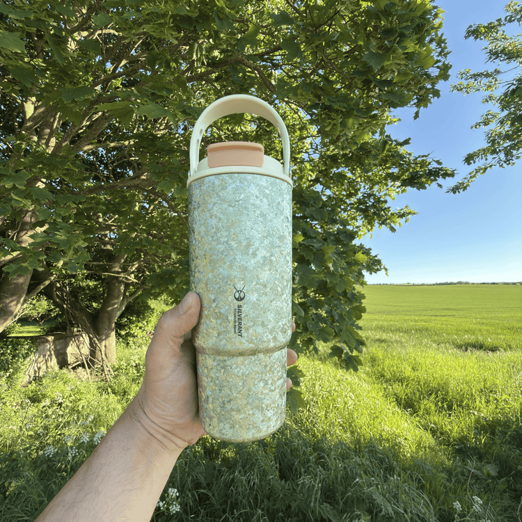 
                  
                    SilverAnt Crystallized Titanium Insulated Tumbler 880ml / 29.76 fl oz - Seafoam Green (on-hand, held out, showing the green color brightly)
                  
                