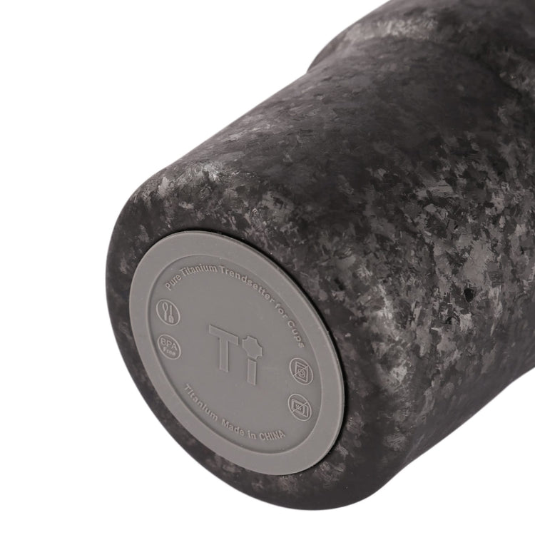 
                  
                    SilverAnt Ultralight Titanium Insulated Tumblers - 880ml / 29.76 fl oz – Elegant Black (showing bottom of tumbler)
                  
                