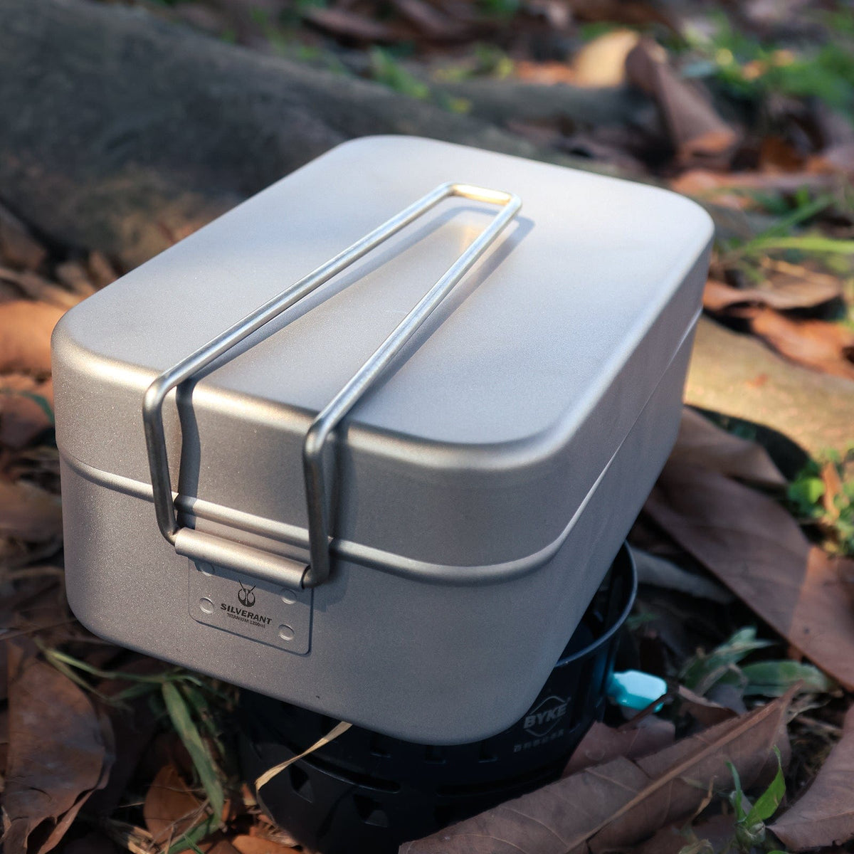 SilverAnt Ultralight Titanium Mess Tins - In-Use (Lifestyle Close Up shot of Large Mess Tin)