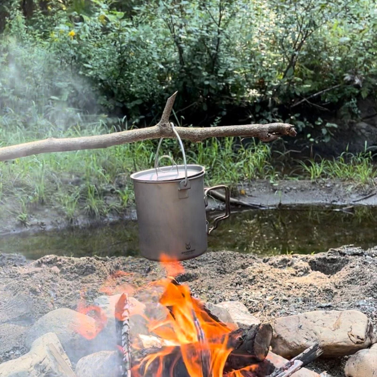 SilverAnt Ultralight Titanium Pot 750ml/25 fl oz with Lid and Bail Handle - In-Use (boiling water hung on a branch)
