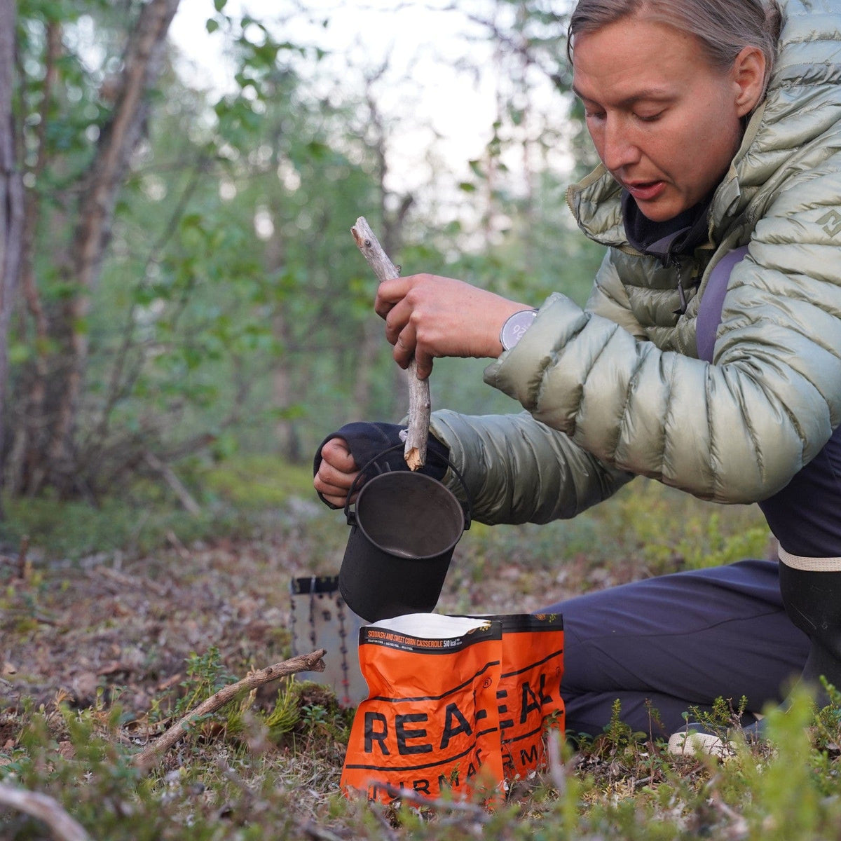 SilverAnt X 5Athlon Nomads Trails Collaboration - Pouring hot water from SilverAnt Titanium cup into dehydrated food packs 