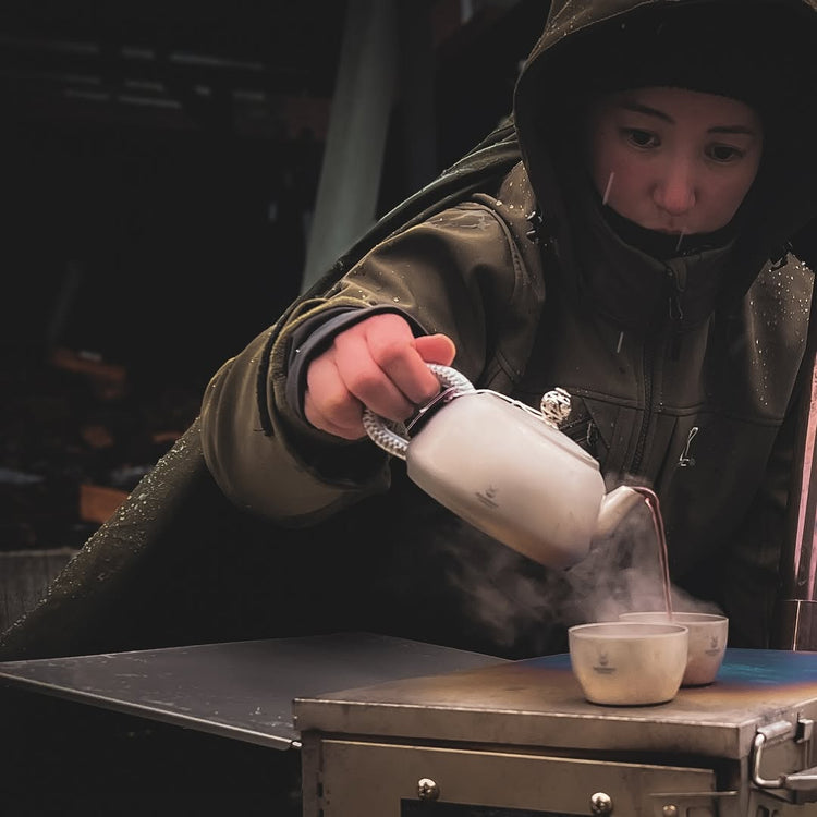 
                  
                    SilverAnt Ultralight Titanium Teapot & Traditional Tea Set 
                  
                