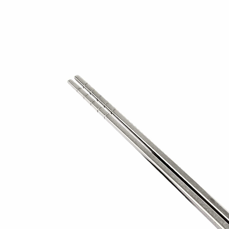 
                  
                    SilverAnt Ultralight Classic Titanium Chopsticks - close-up of textured end
                  
                