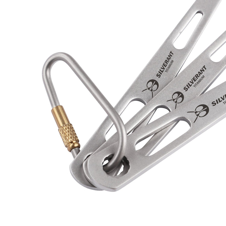 
                  
                    SilverAnt Ultralight Titanium 3-Piece Cutlery Set (Knife, Fork and Spoon) Sandblasted (close-up of hook/carabiner)
                  
                