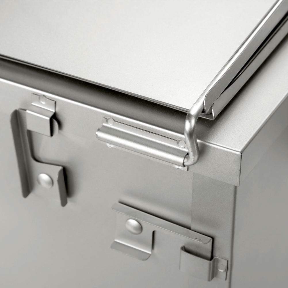 SilverAnt Ultralight Titanium Large Foldable Wood Burning Stove - Close-up of hinge