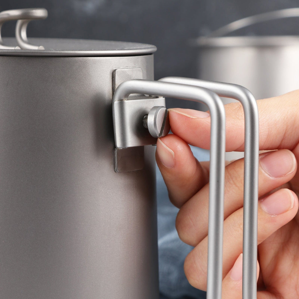 SilverAnt Ultralight Titanium Pour Over Short Spout Kettle with Filter 900ml/31.6 fl oz - Close-up of handle locking mechanism