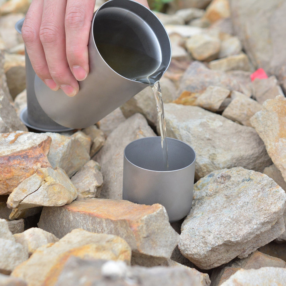 SilverAnt Ultralight Titanium Tea Pour Over Filter 350ml/12.3 fl oz Sandblasted (actual product photo, real-life use, pouring water onto cup)