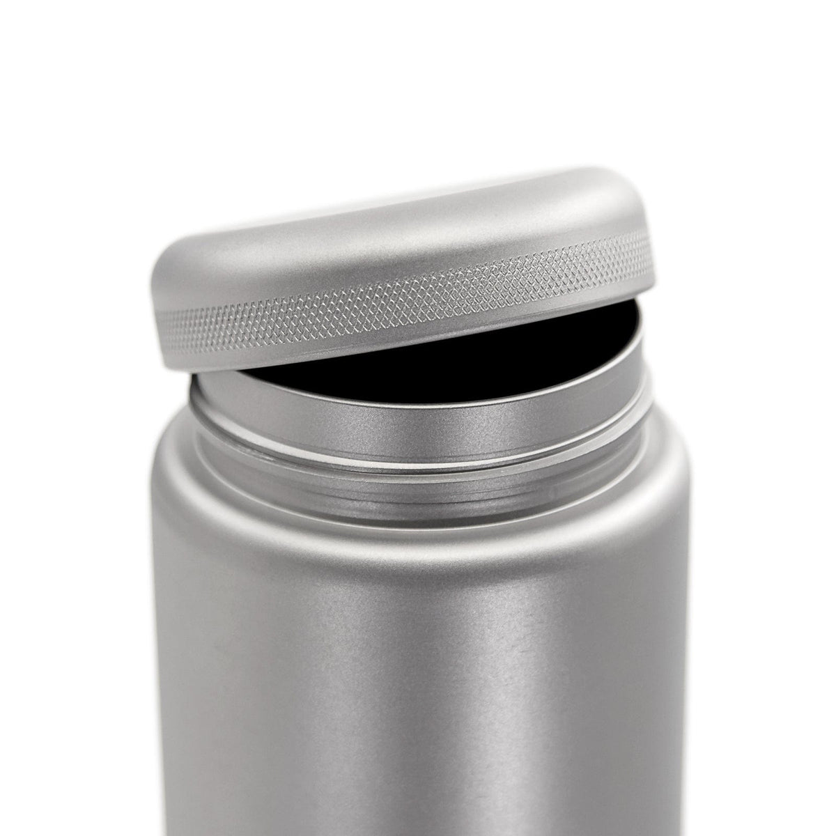 SilverAnt Ultralight Titanium Water Bottle Wide Mouth Screw Top - 600ml/21.1 fl oz (close-up photo of bottle mouth, opened, showing screw marks on the mouth and grip texture for the cap)