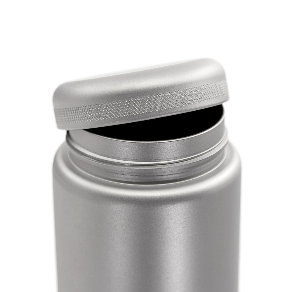 https://silverantoutdoors.com/cdn/shop/products/silverant-outdoors-water-bottles-titanium-water-bottle-screw-top-600ml-21-1-fl-oz-33966330609842_1000x.jpg?v=1660292184